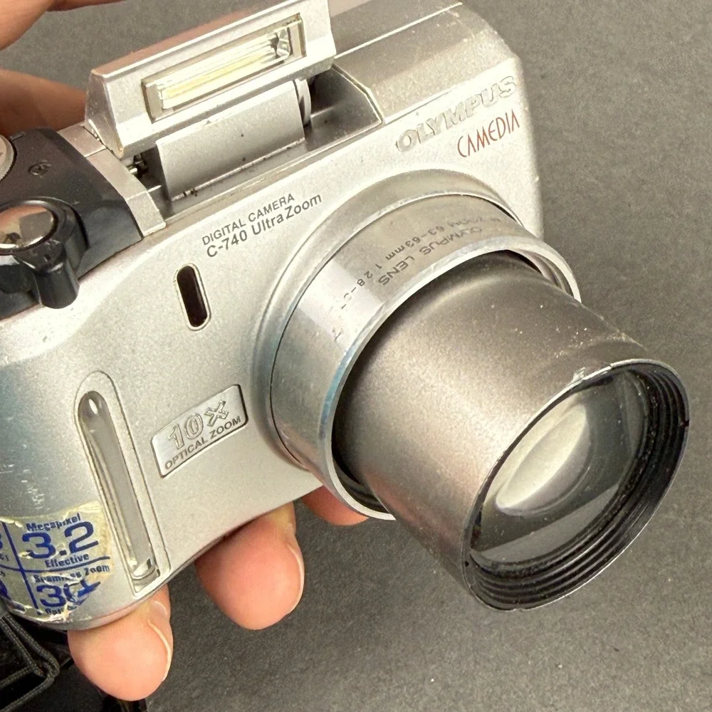 Olympus C-740 Ultra Zoom Digital Camera Silver 10x Zoom - READ